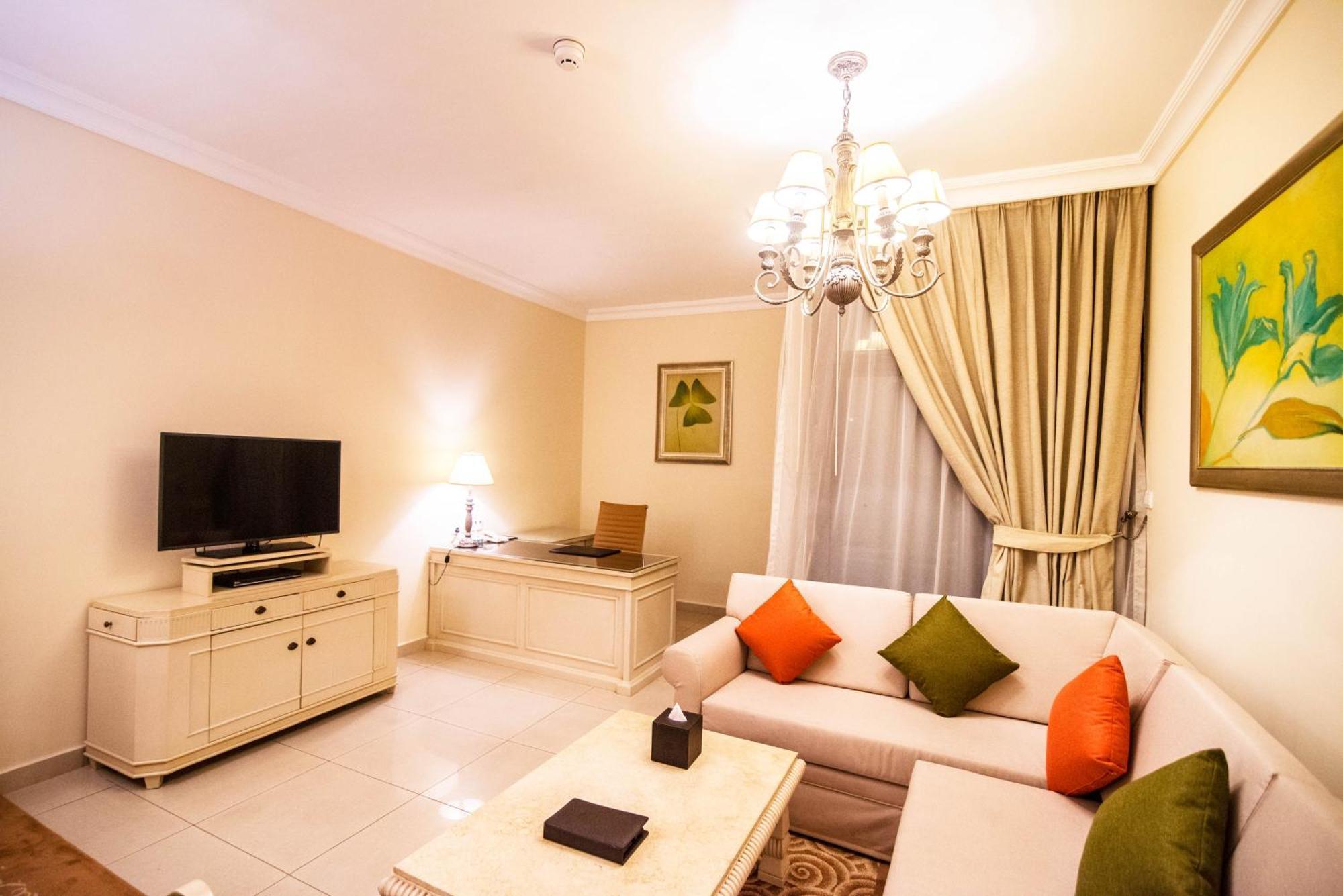 Hotel Mercure Barsha Heights And 4*