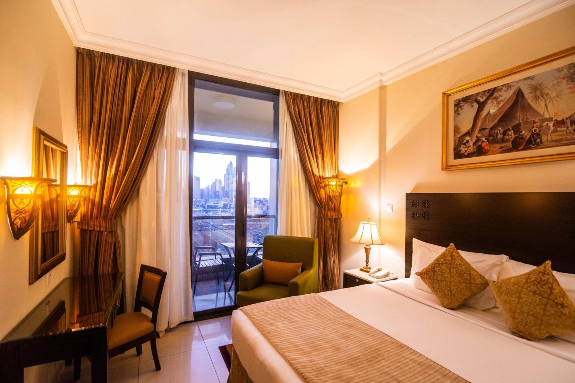 Hotel Mercure Barsha Heights And 4*