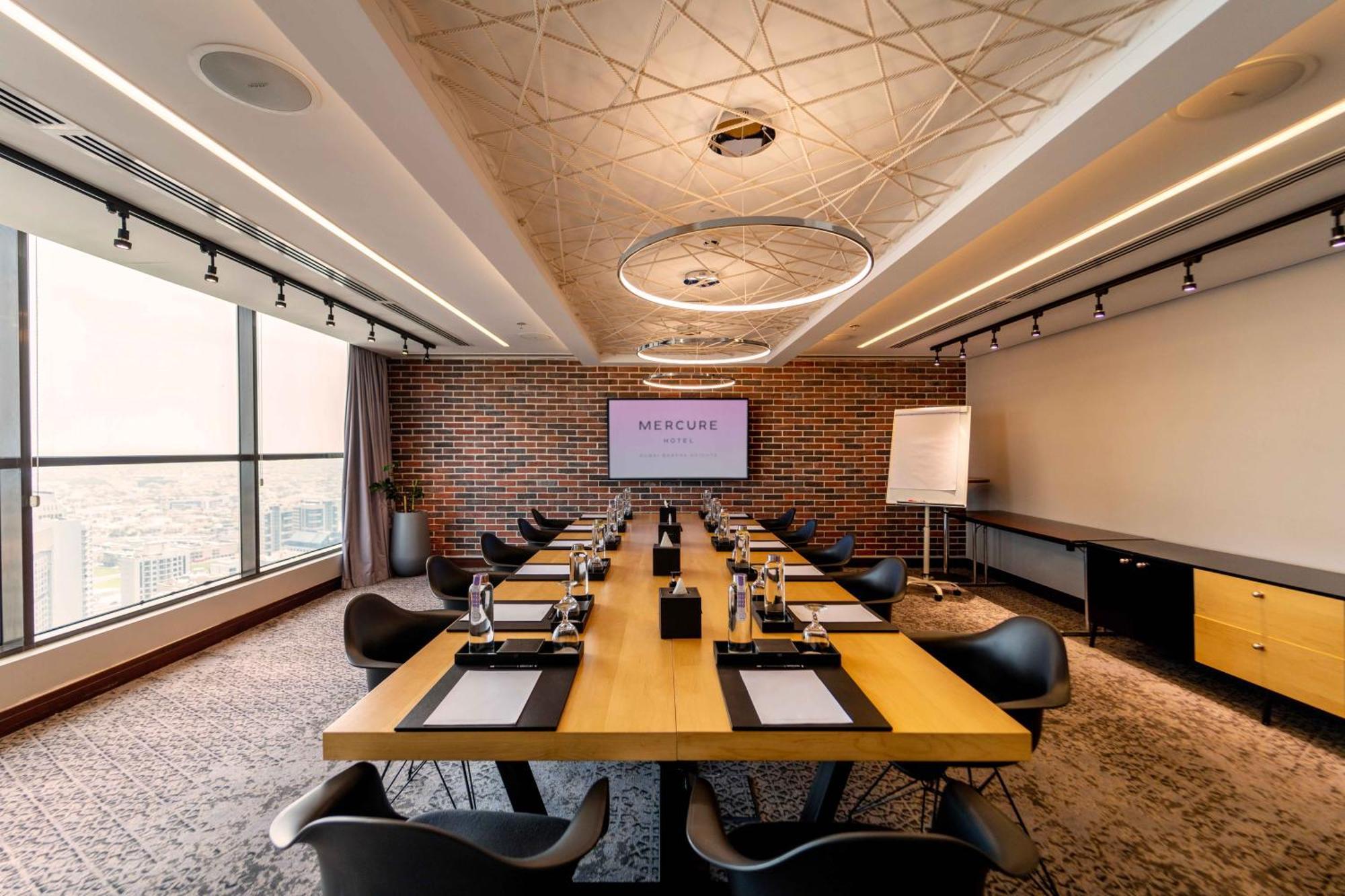 Mercure Barsha Heights And Hotel 4*