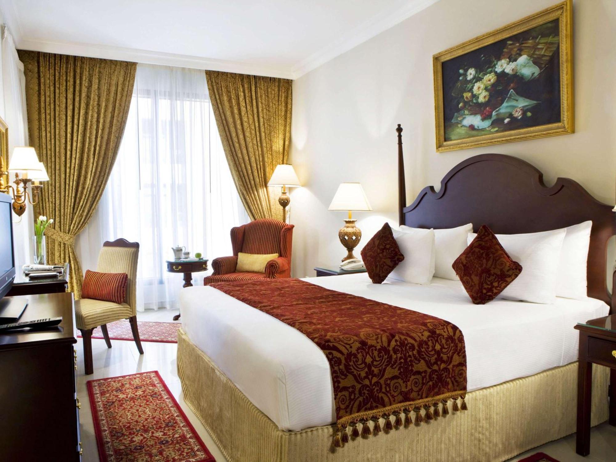 Hotel Mercure Barsha Heights And 4*