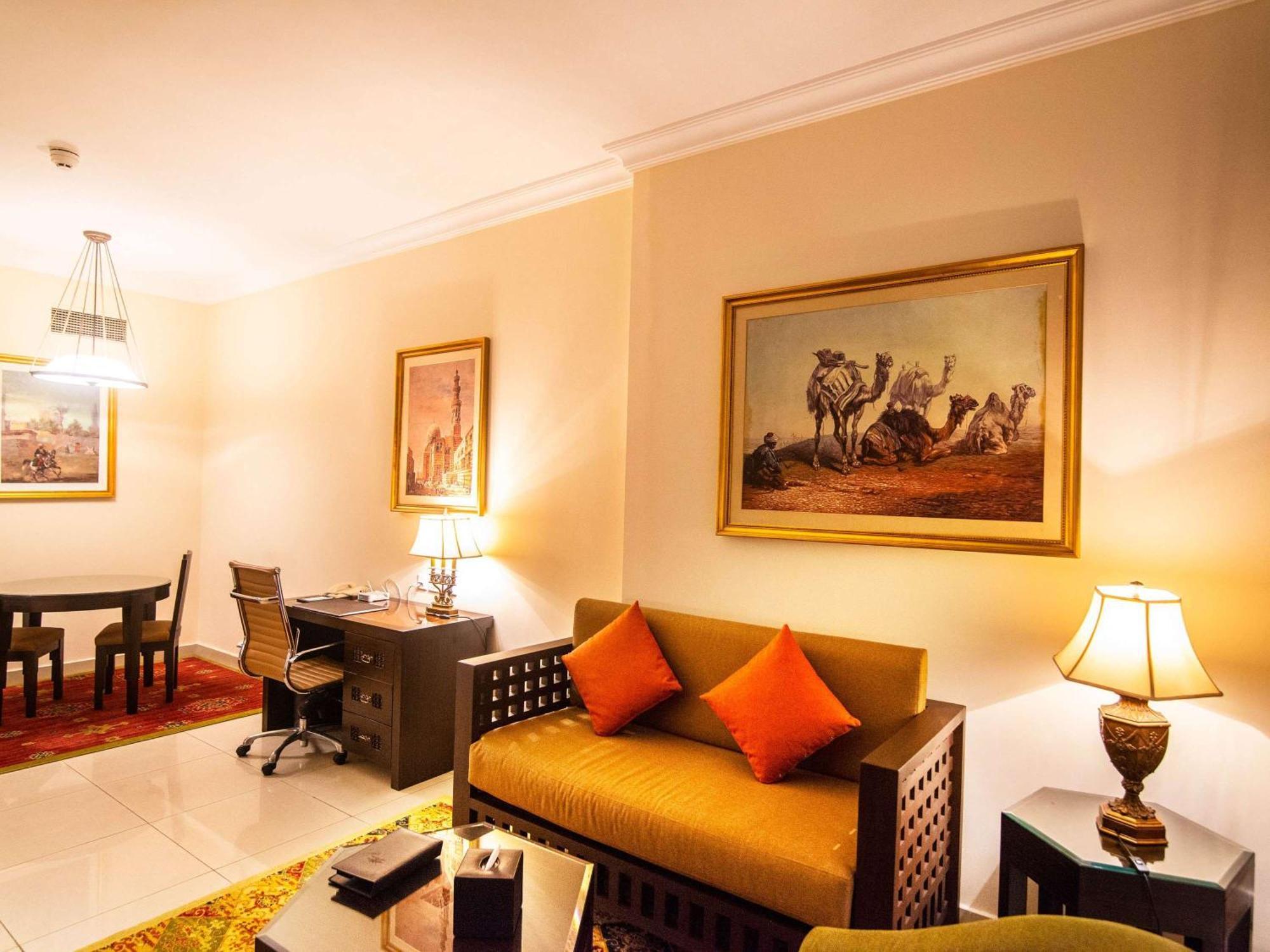 Mercure Barsha Heights And Hotel 4*