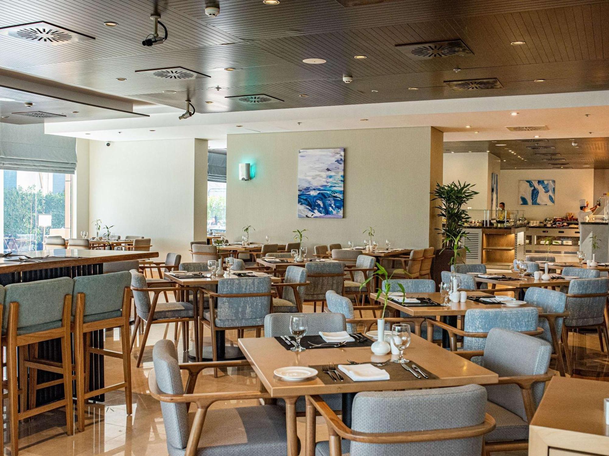 Hotel Mercure Barsha Heights And 4*