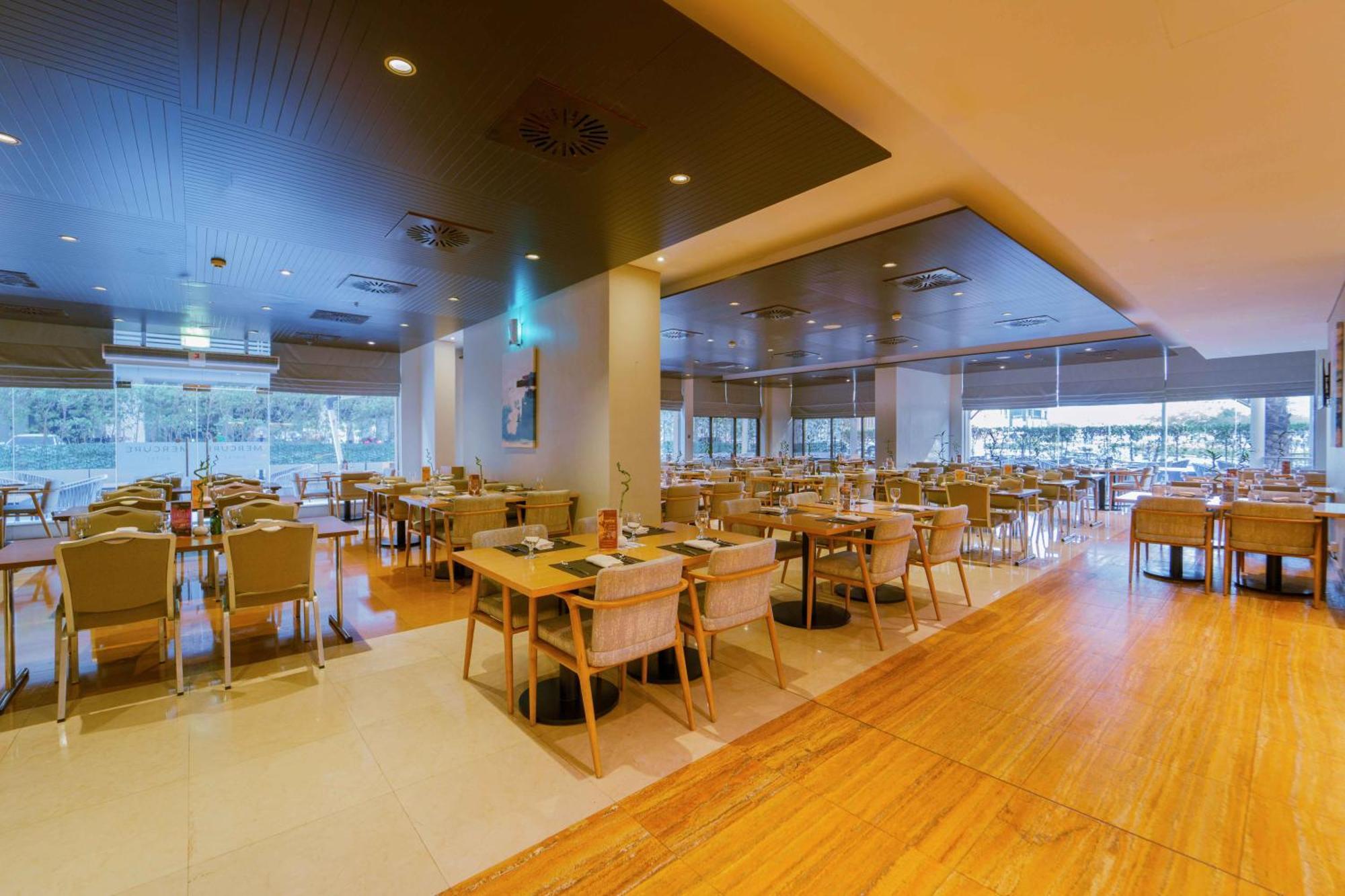 Mercure Barsha Heights And होटल