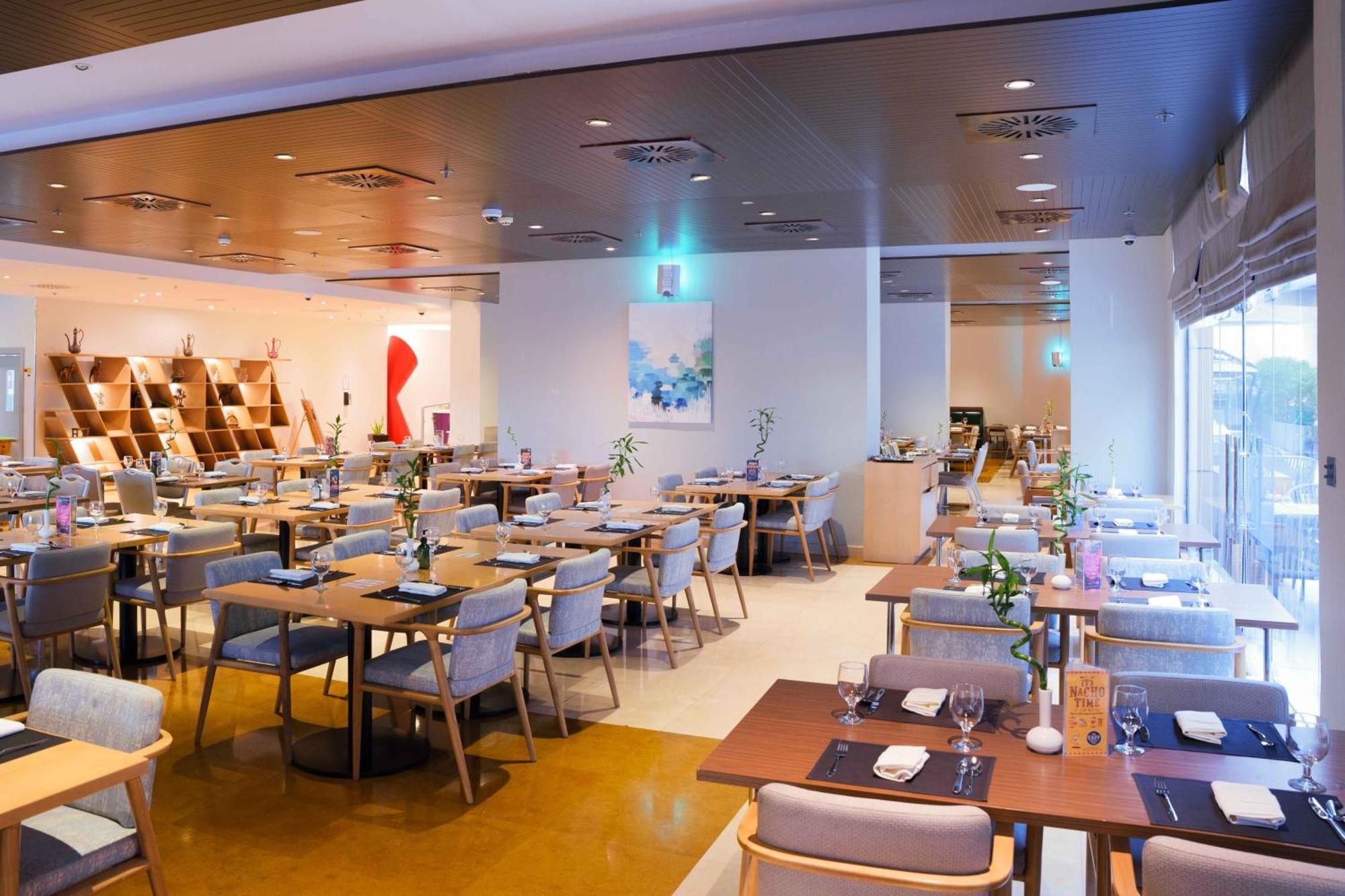 होटल Mercure Barsha Heights And