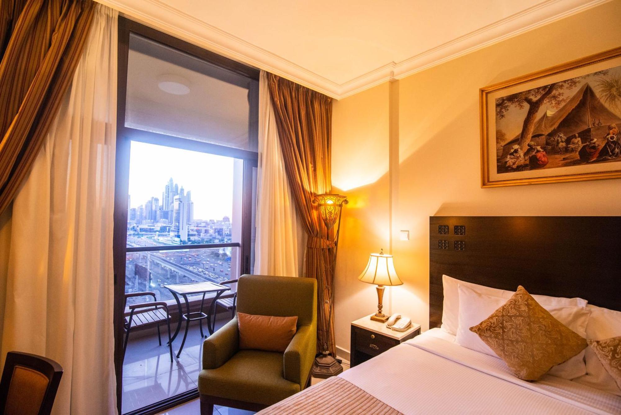 Готель Mercure Barsha Heights And