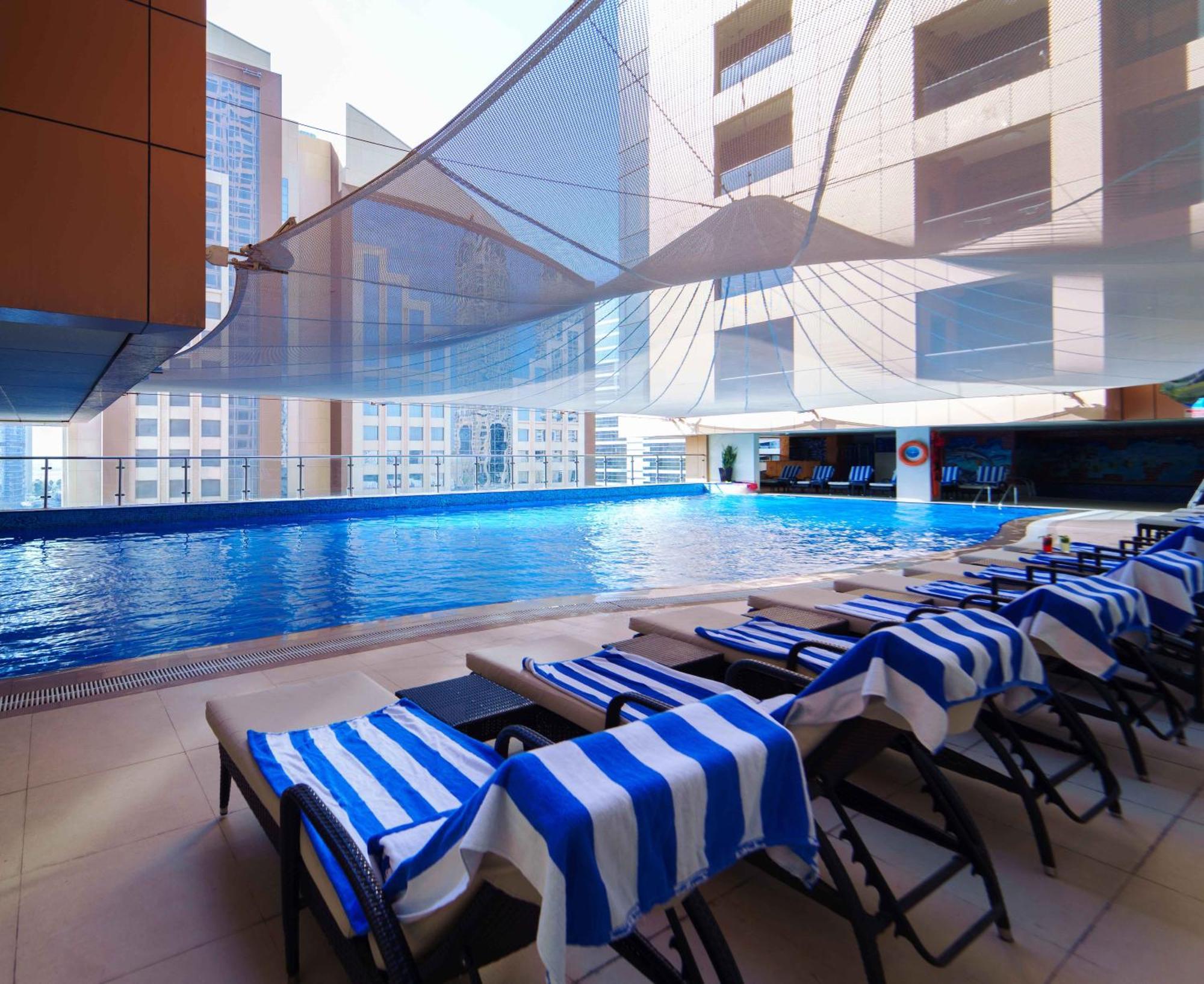 Готель Mercure Barsha Heights And 4*