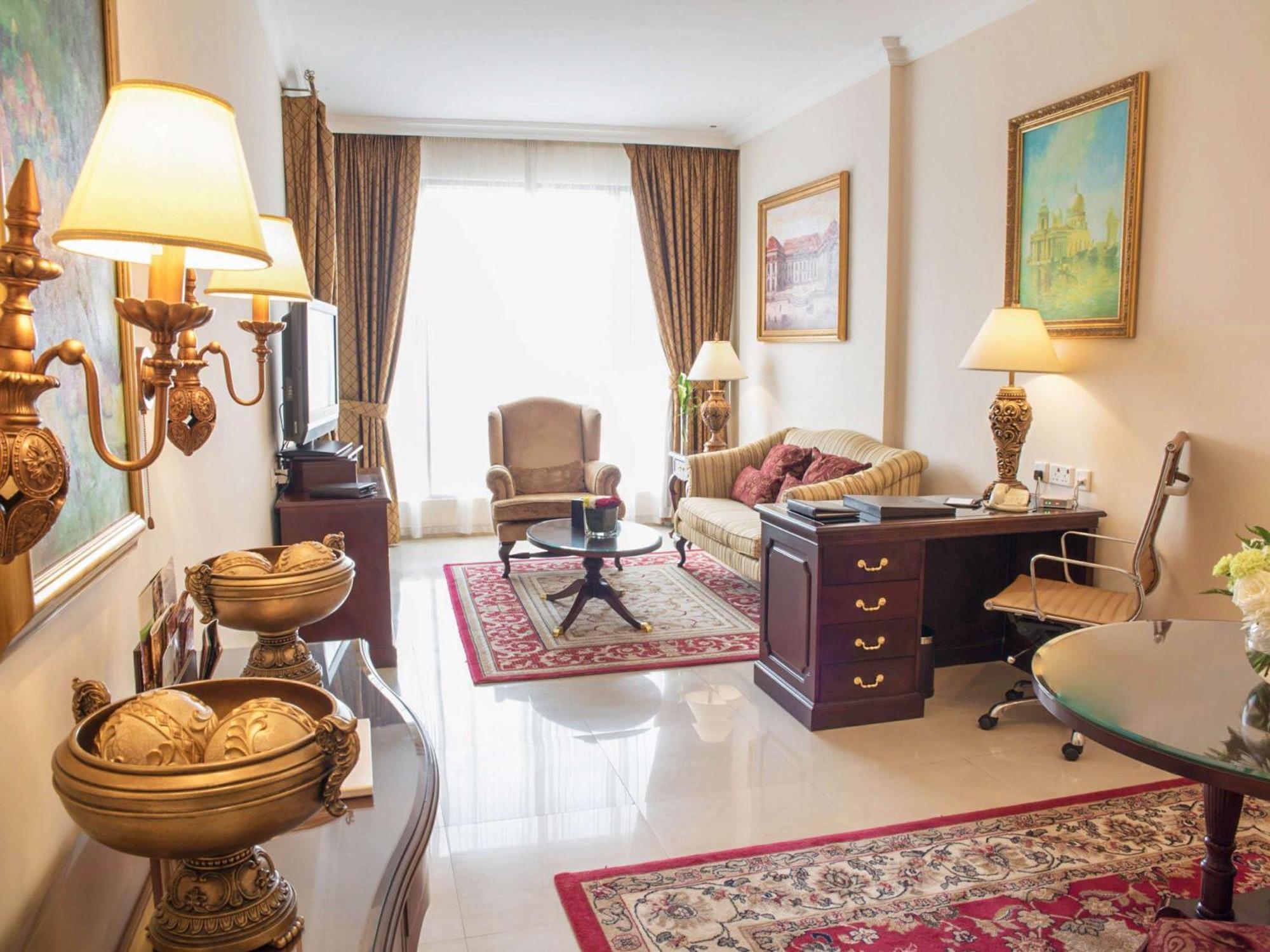 Mercure Barsha Heights And Дубай