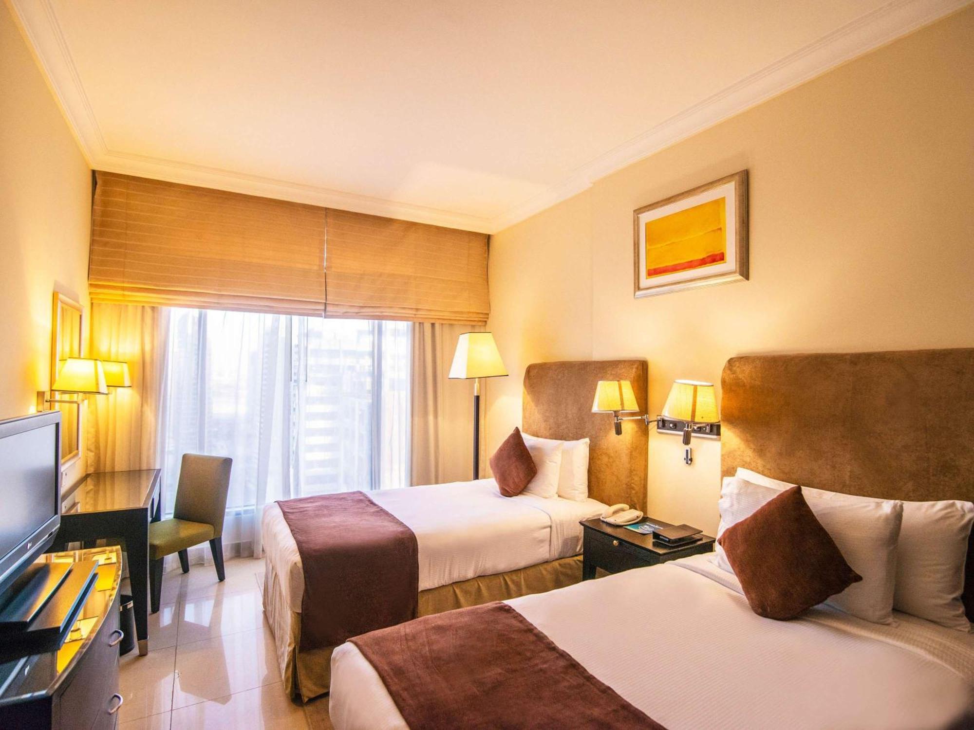 Mercure Barsha Heights And Дубай