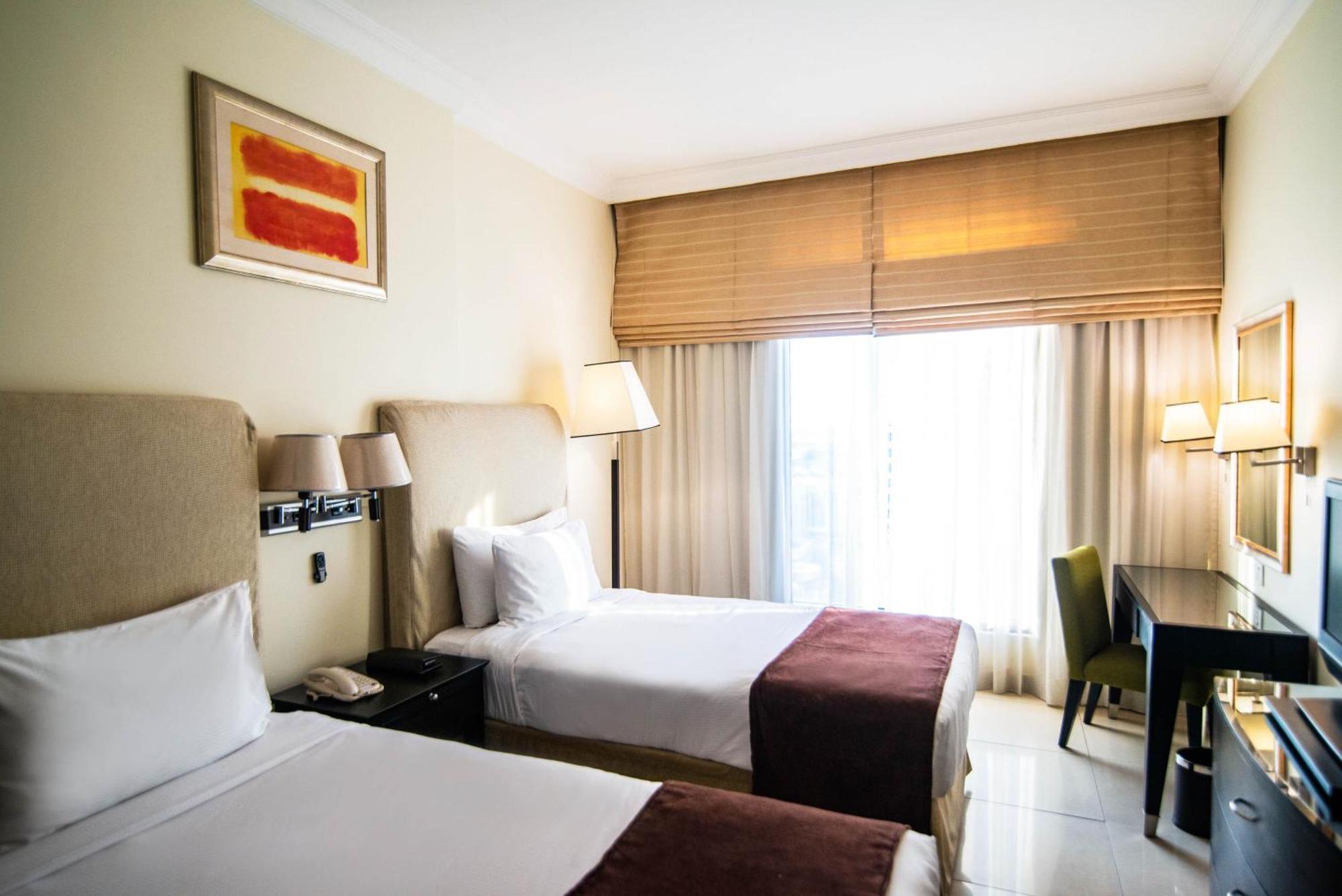Mercure Barsha Heights And Дубай