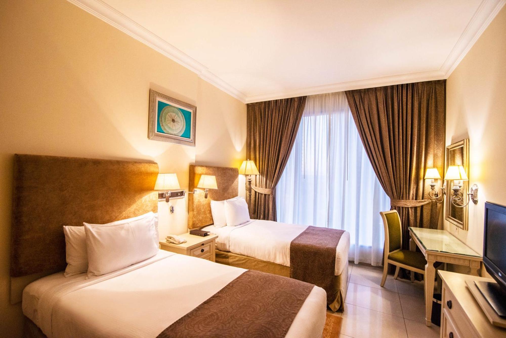 Mercure Barsha Heights And Отель