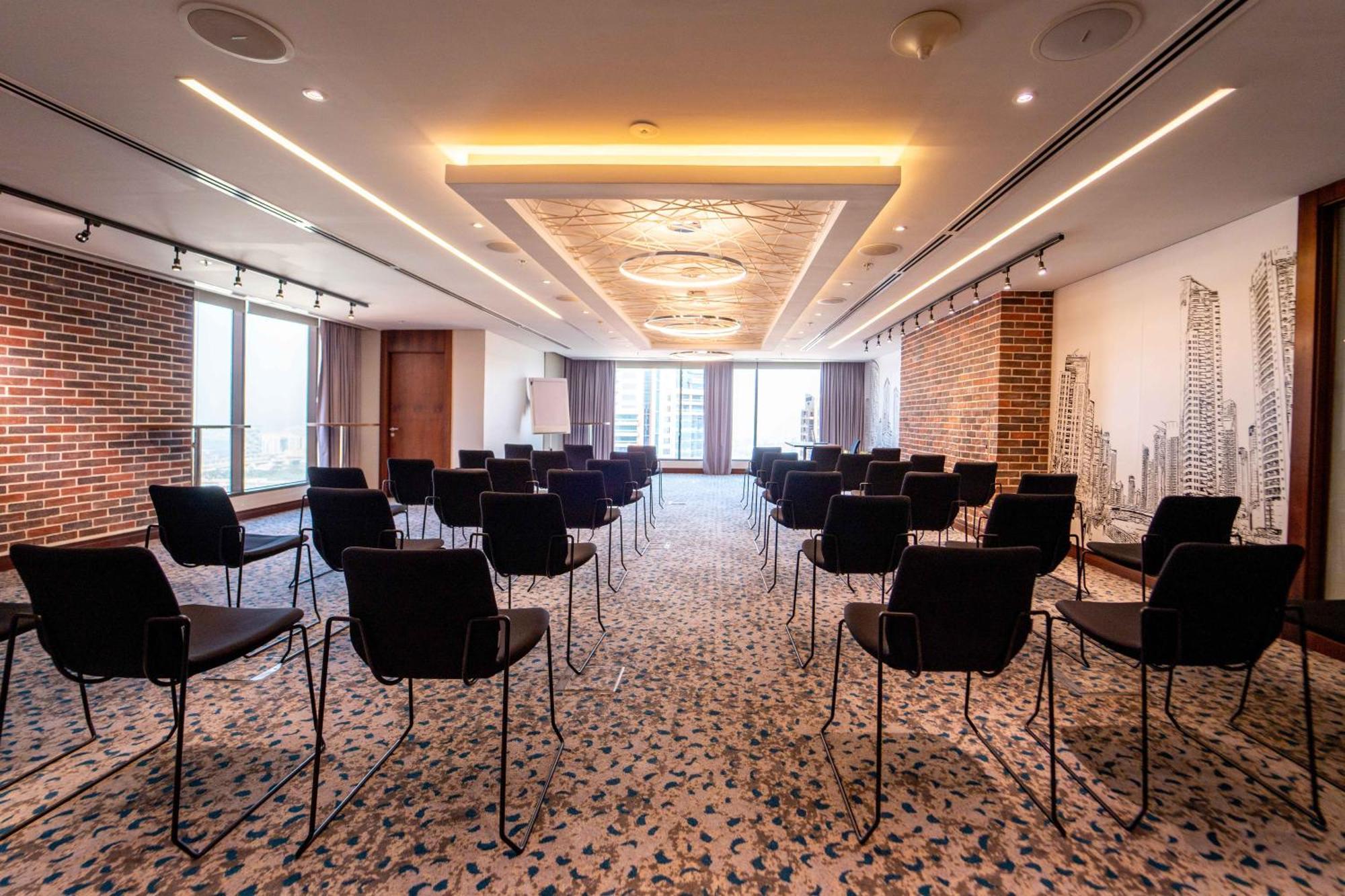 Mercure Barsha Heights And Отель Дубай