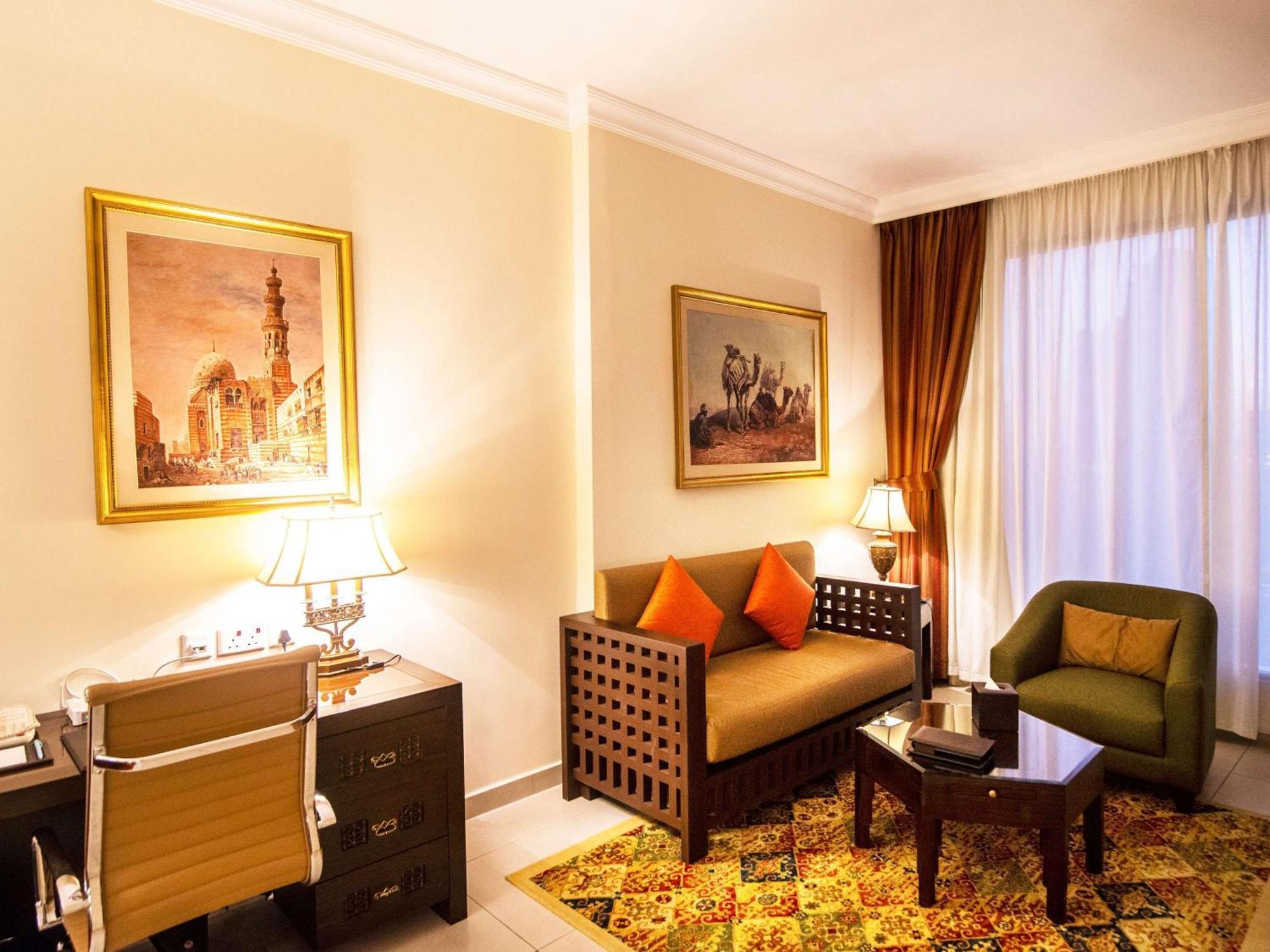 Mercure Barsha Heights And Отель
